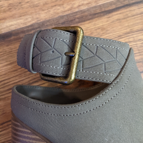 American Eagle Khaki Booties - Picture 4 of 7